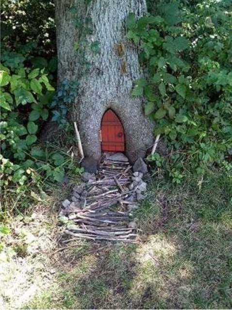 GNOME HOME - RED DOOR